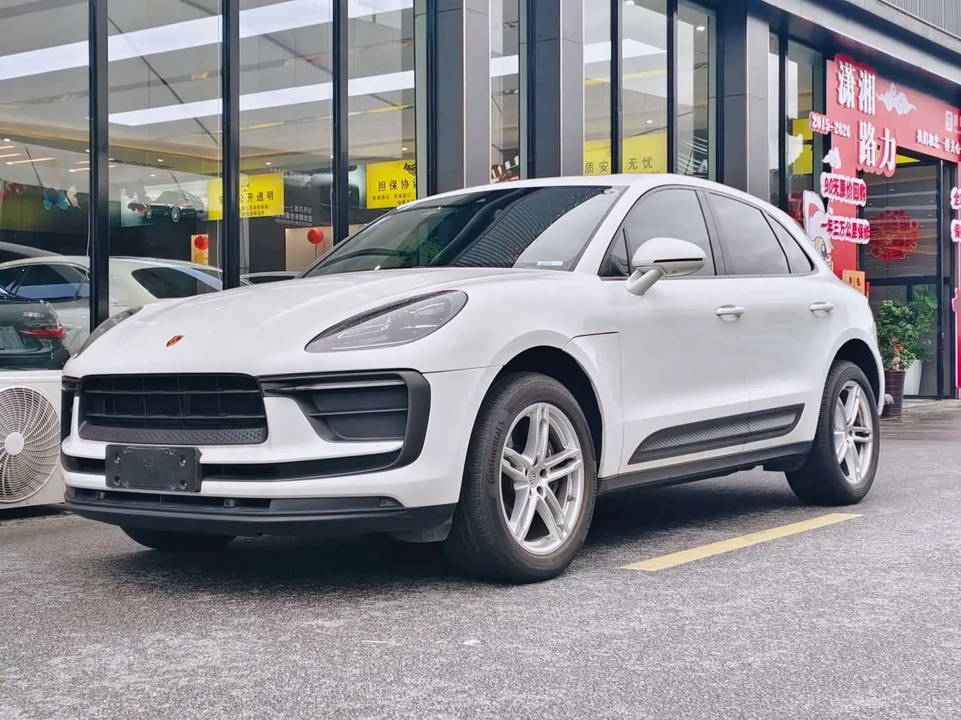 Porsche Macan 2023 — Photo 1/16
