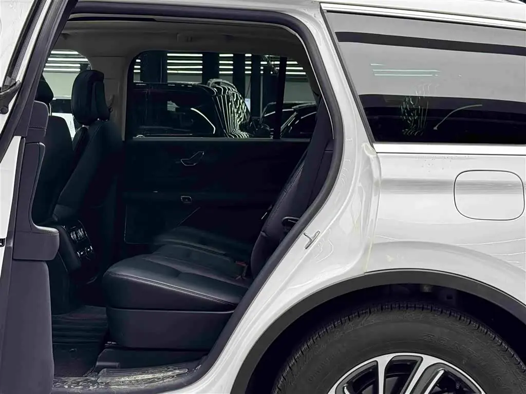 Lincoln Aviator 2023 — Photo 7/18