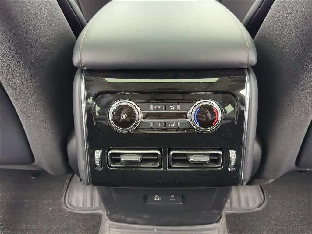 Lincoln Aviator 2023 — Photo 11/18