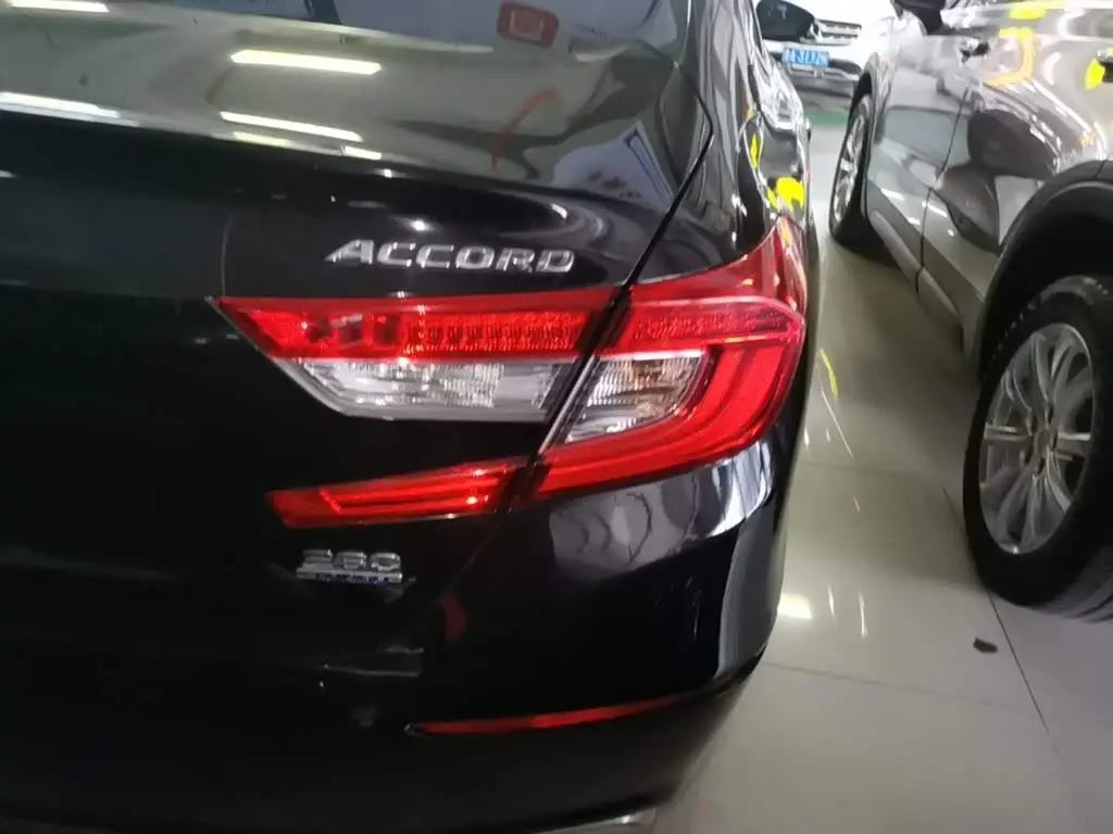 Honda Accord 2019 — Photo 8/20