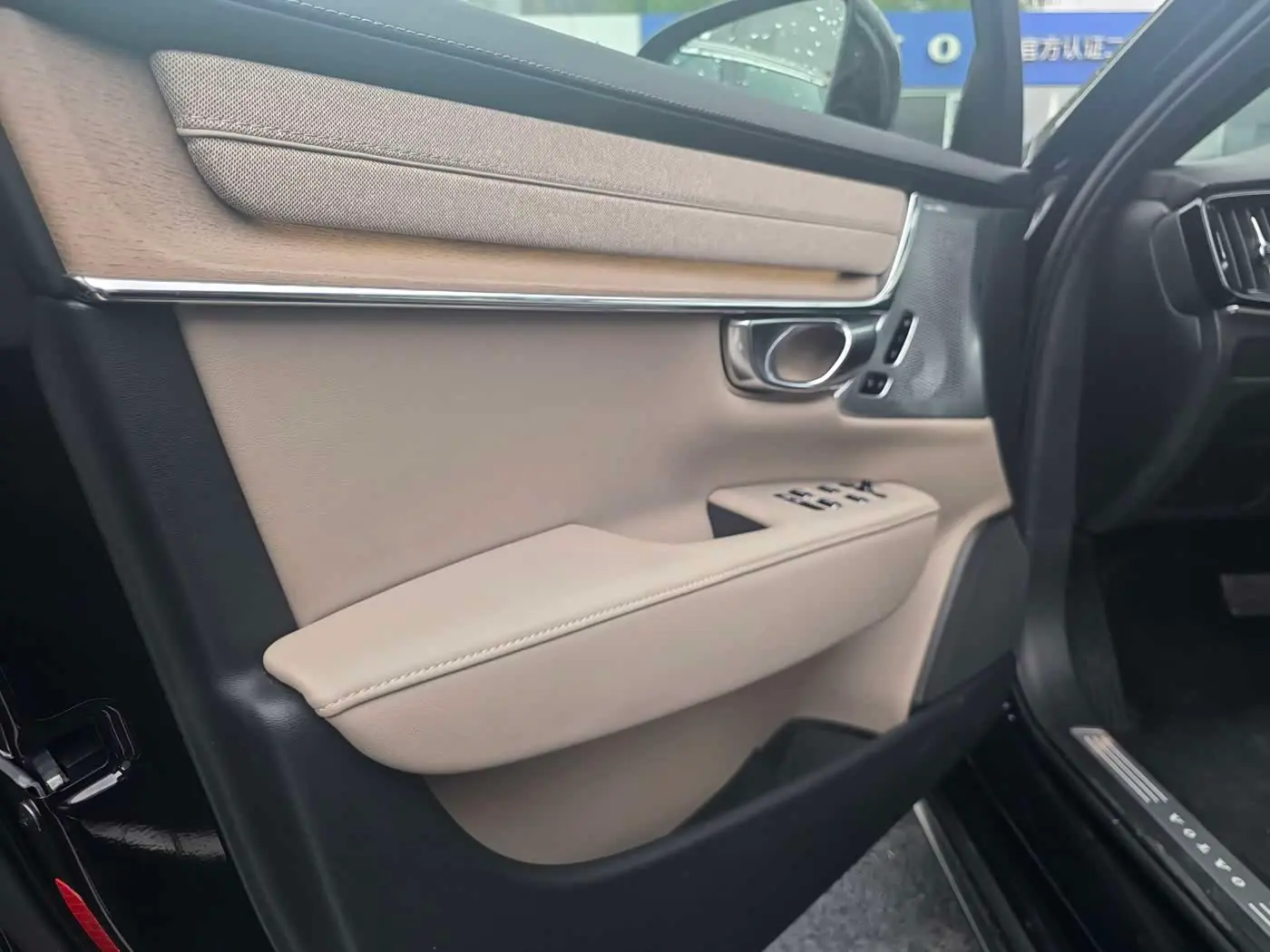 Volvo S90 Plug-in Hybrid 2025 — Фото 16/18