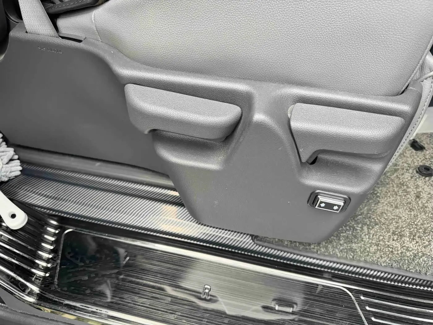 Toyota Granvia 2024 — Photo 8/9