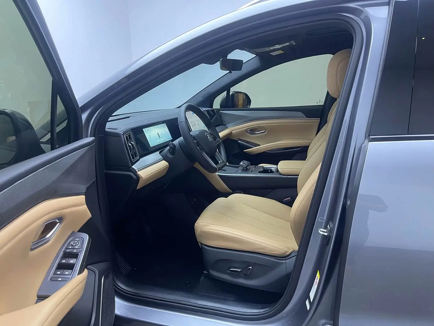 BYD Song L DM-i 2025 — Фото 13/20