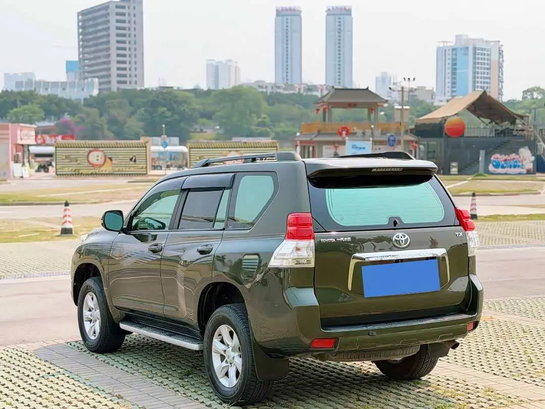 Toyota Prado 2012 — Photo 6/17