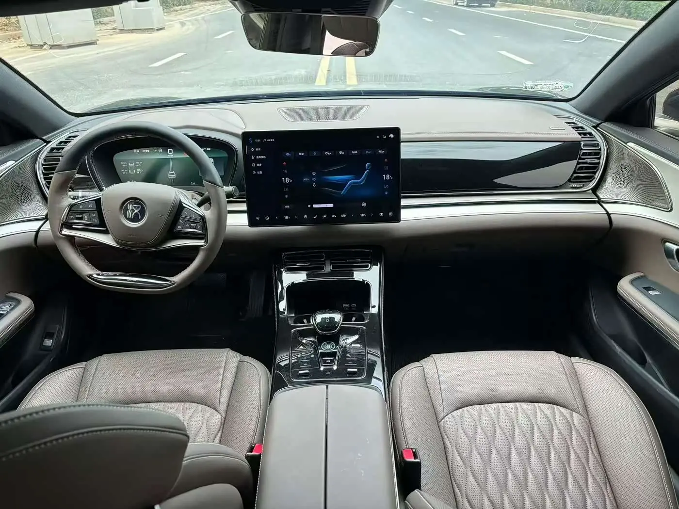 BYD Han 2025 — Photo 5/9