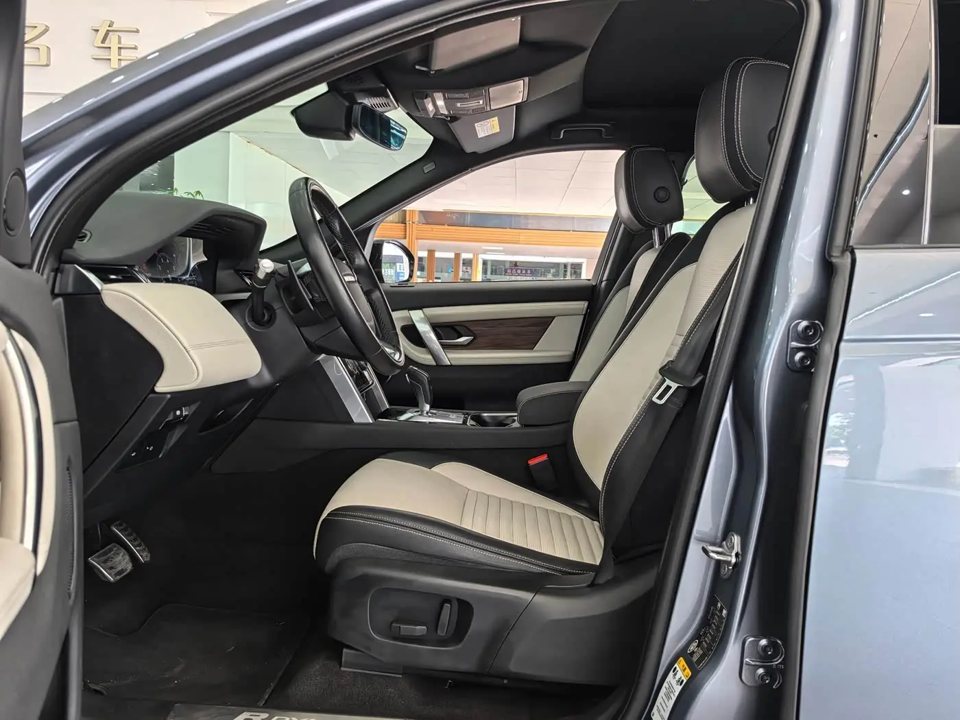 Land Rover Discovery Sport 2020 — Фото 8/16