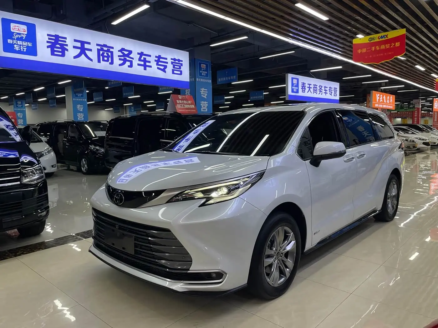 Toyota Sienna 2024 — Photo 1/19