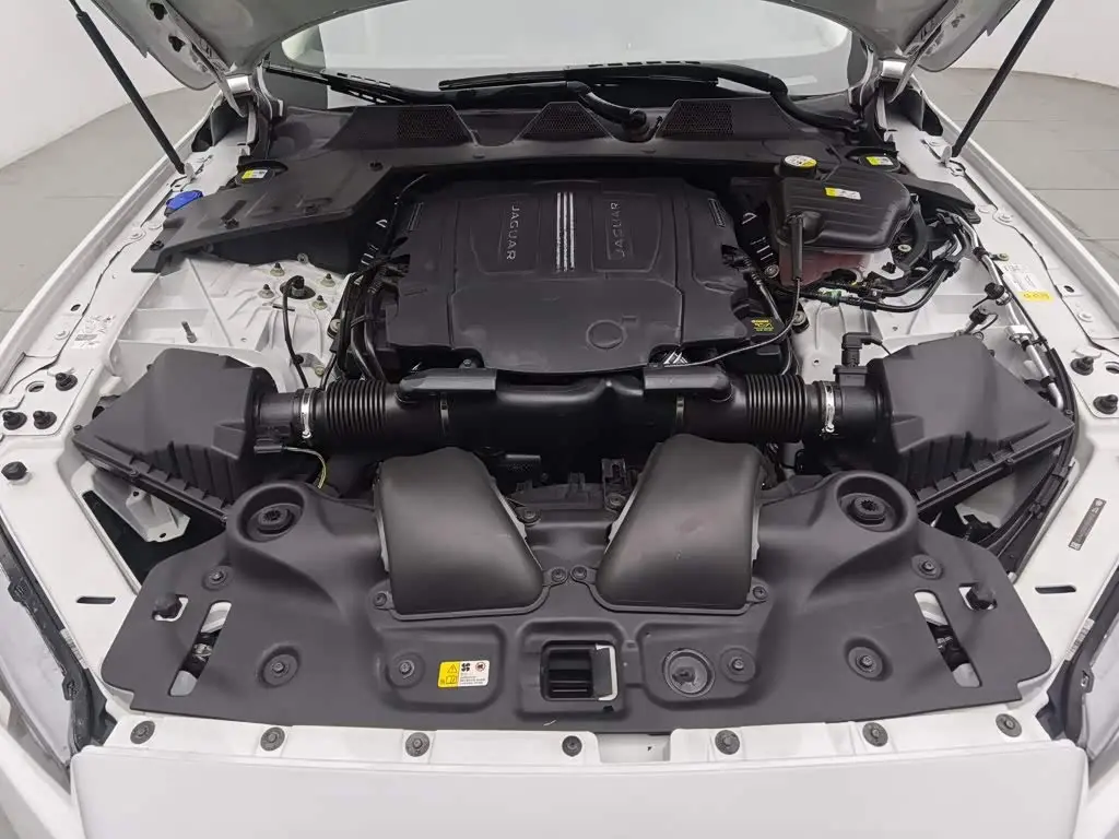 Jaguar XJ 2019 — Photo 6/20