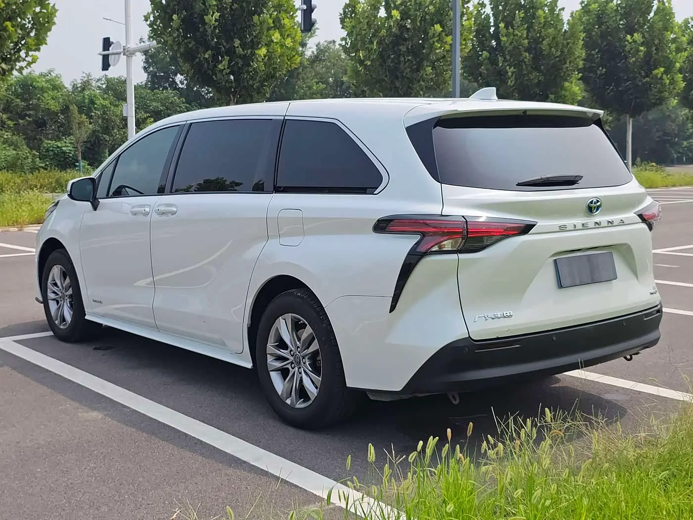 Toyota Sienna 2023 — Photo 8/10