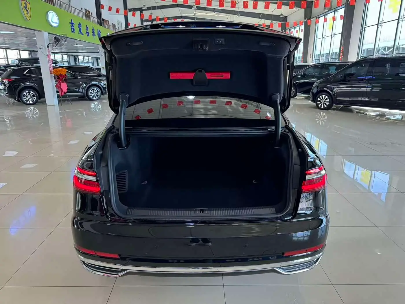 Audi A8 2021 — Photo 19/20