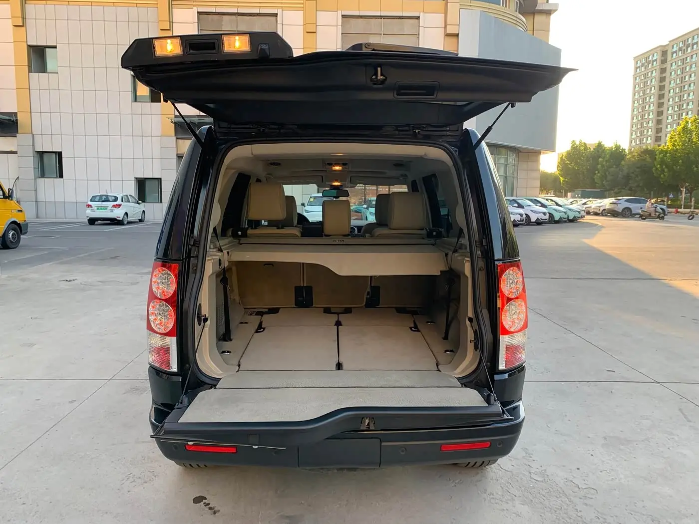 Land Rover Discovery 2012 — Фото 14/16
