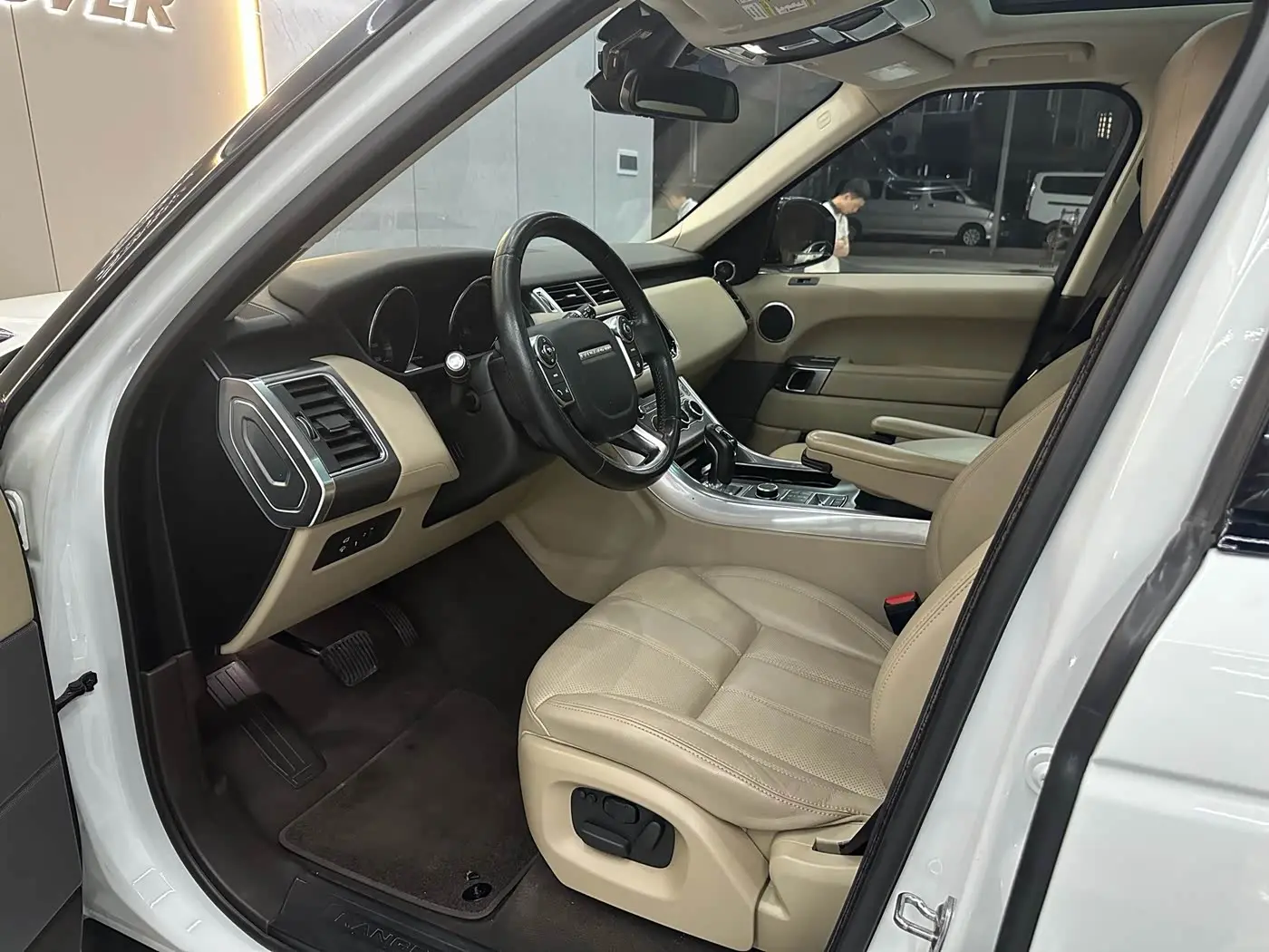 Land Rover Range Rover Sport 2016 — Photo 18/20