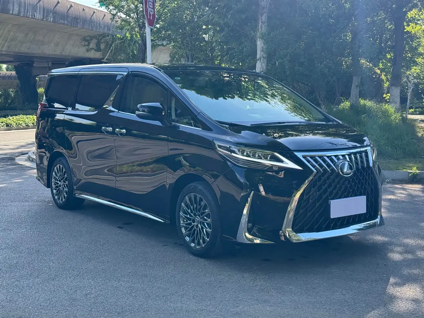 Toyota Vellfire 2023 — Photo 3/11