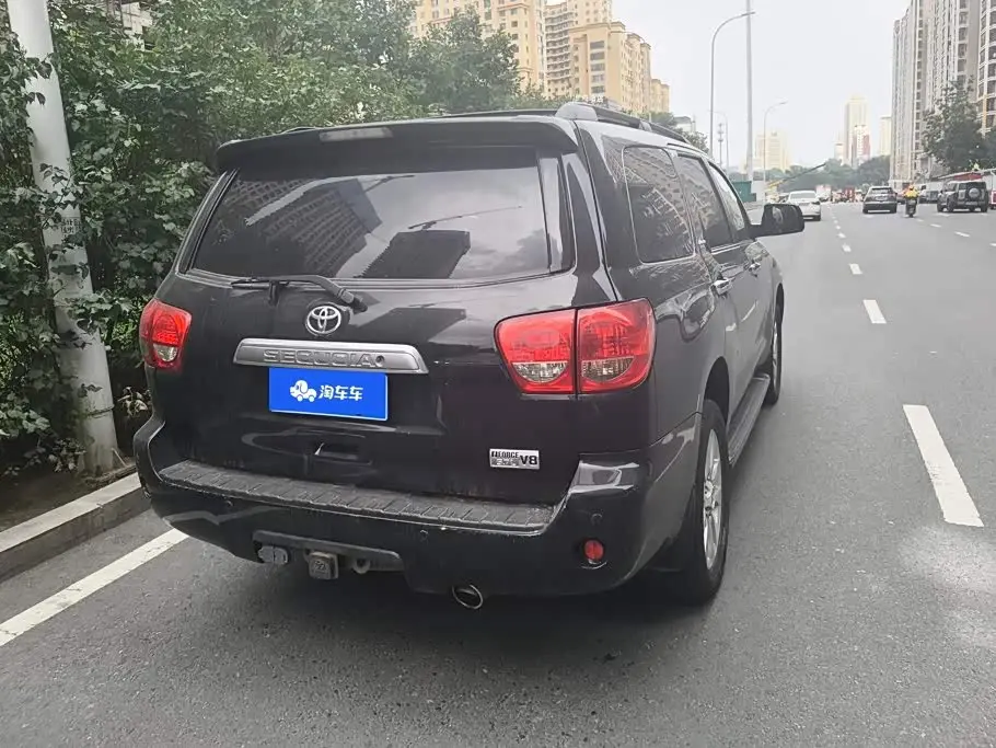 Toyota Sequoia 2012 — Photo 3/16