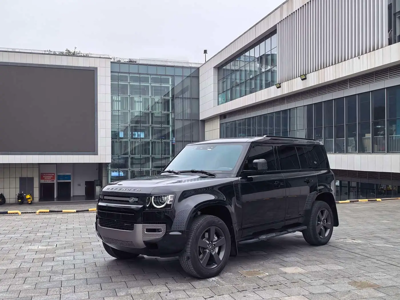 Land Rover Defender, 2023