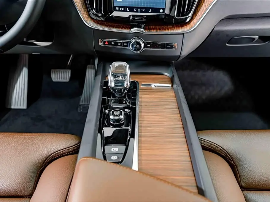 Volvo XC60 2024 — Фото 12/20