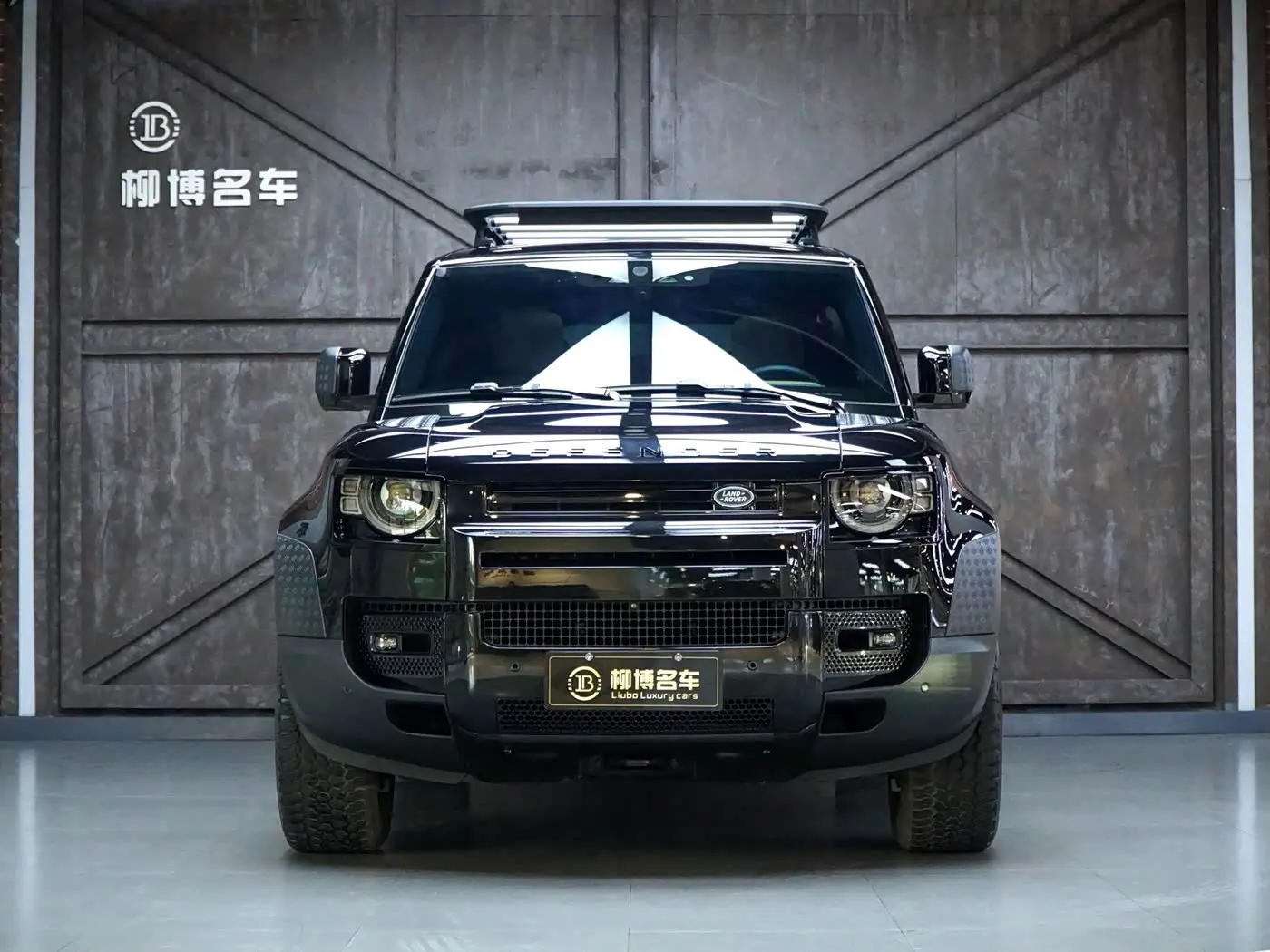 Land Rover Defender 2023 — Фото 2/20