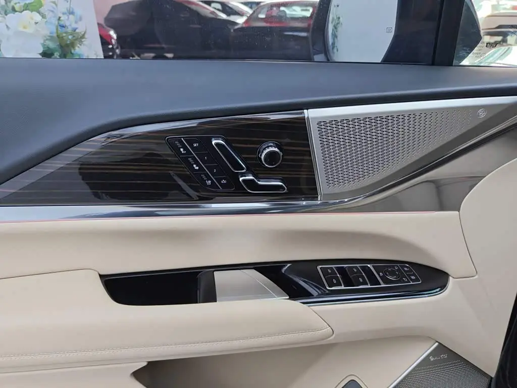 Cadillac XT5 2024 — Фото 16/17