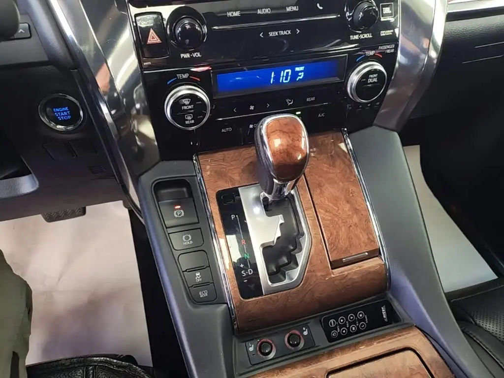 Toyota Alphard 2018 — Photo 11/20