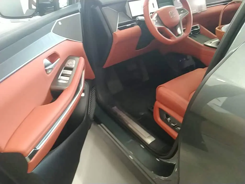 BYD Tang L 2025 — Photo 16/20