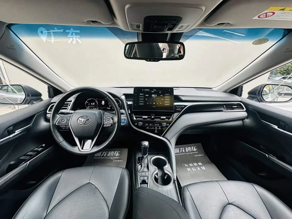 Toyota Camry 2022 — Photo 6/20