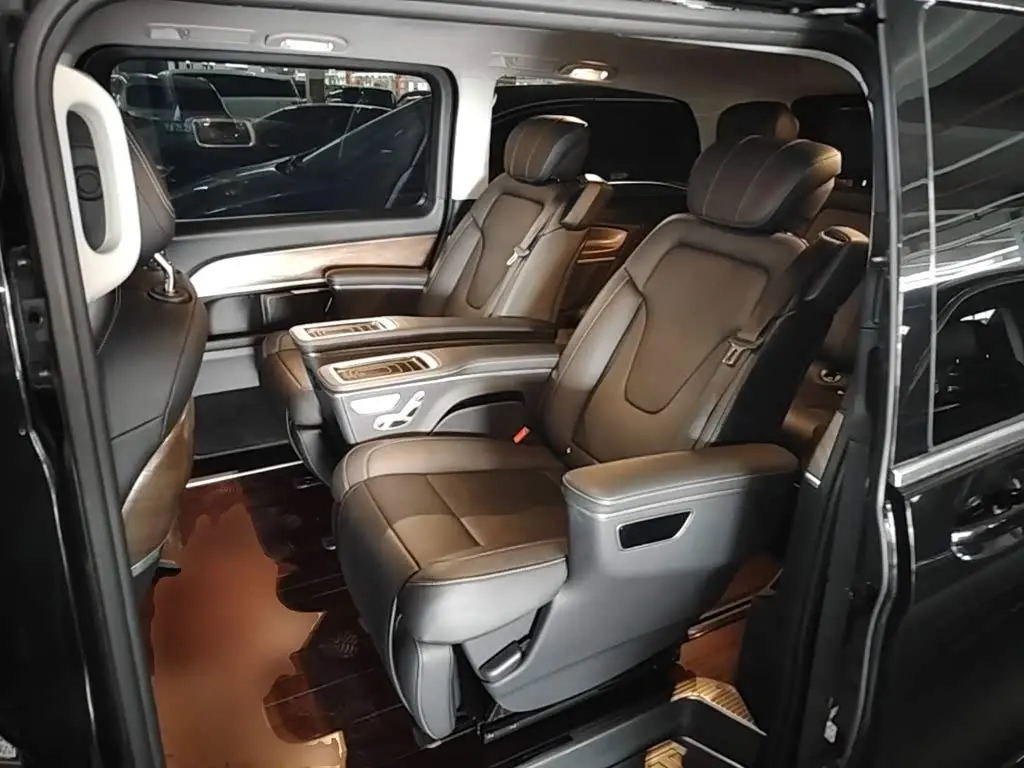 Mercedes-Benz V-Class 2021 — Фото 17/20