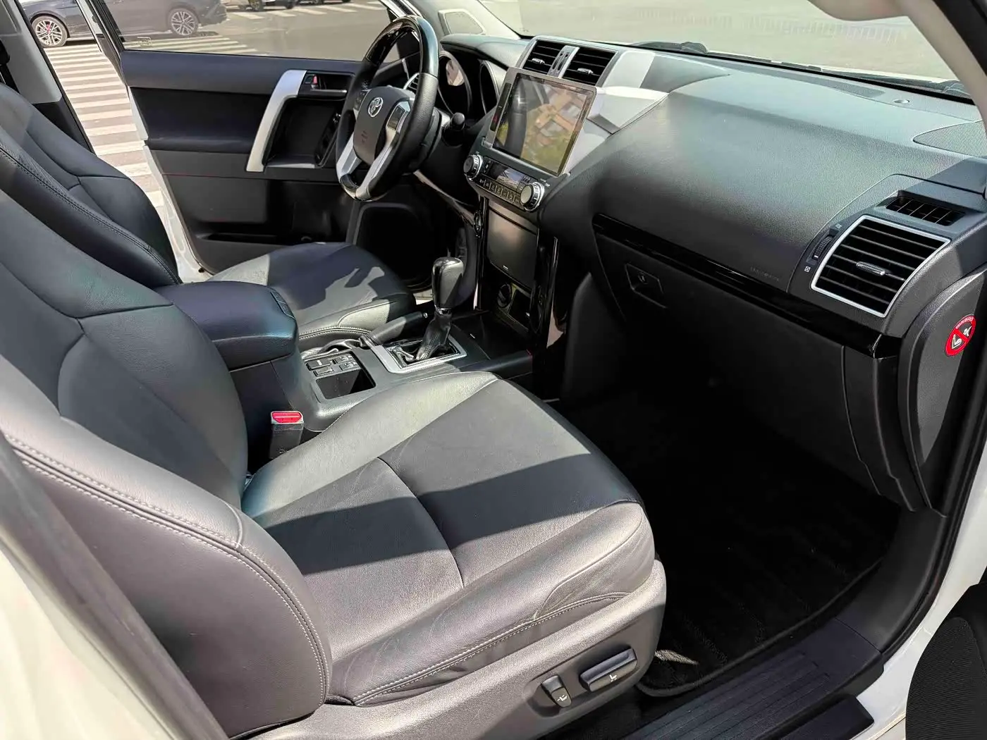 Toyota Prado 2017 — Photo 10/19