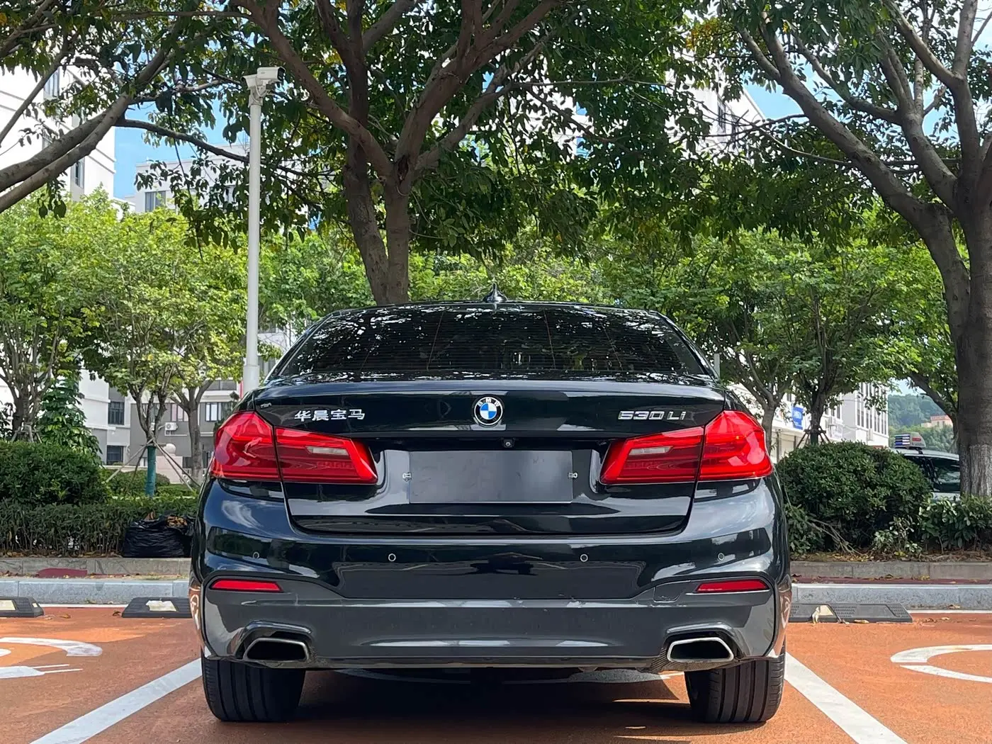 BMW 5 Series 2018 — Фото 8/9