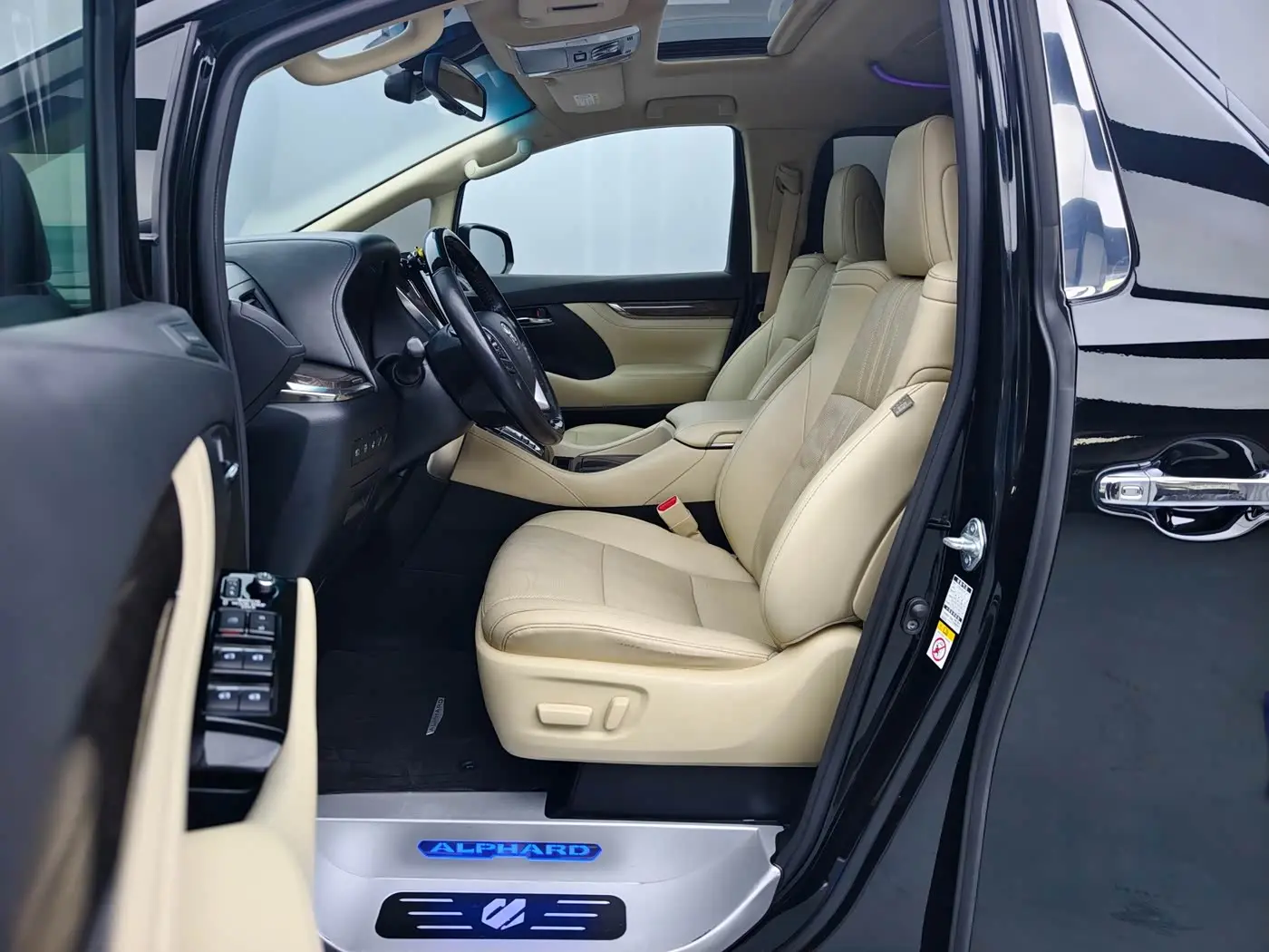 Toyota Alphard 2019 — Photo 9/20