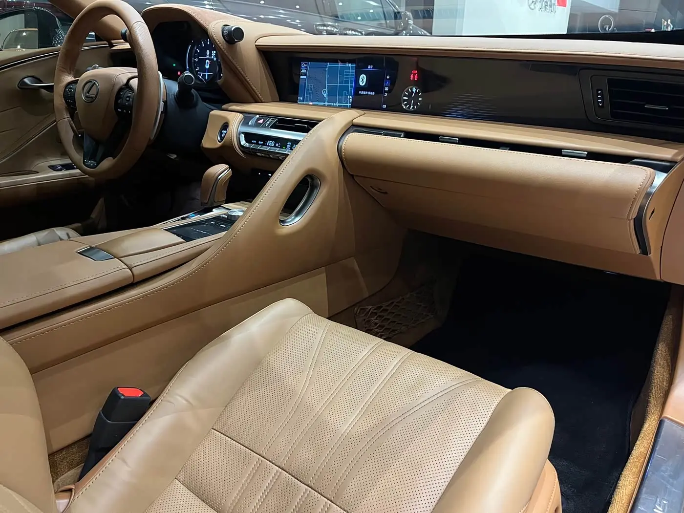 Lexus LC 2019 — Photo 14/15