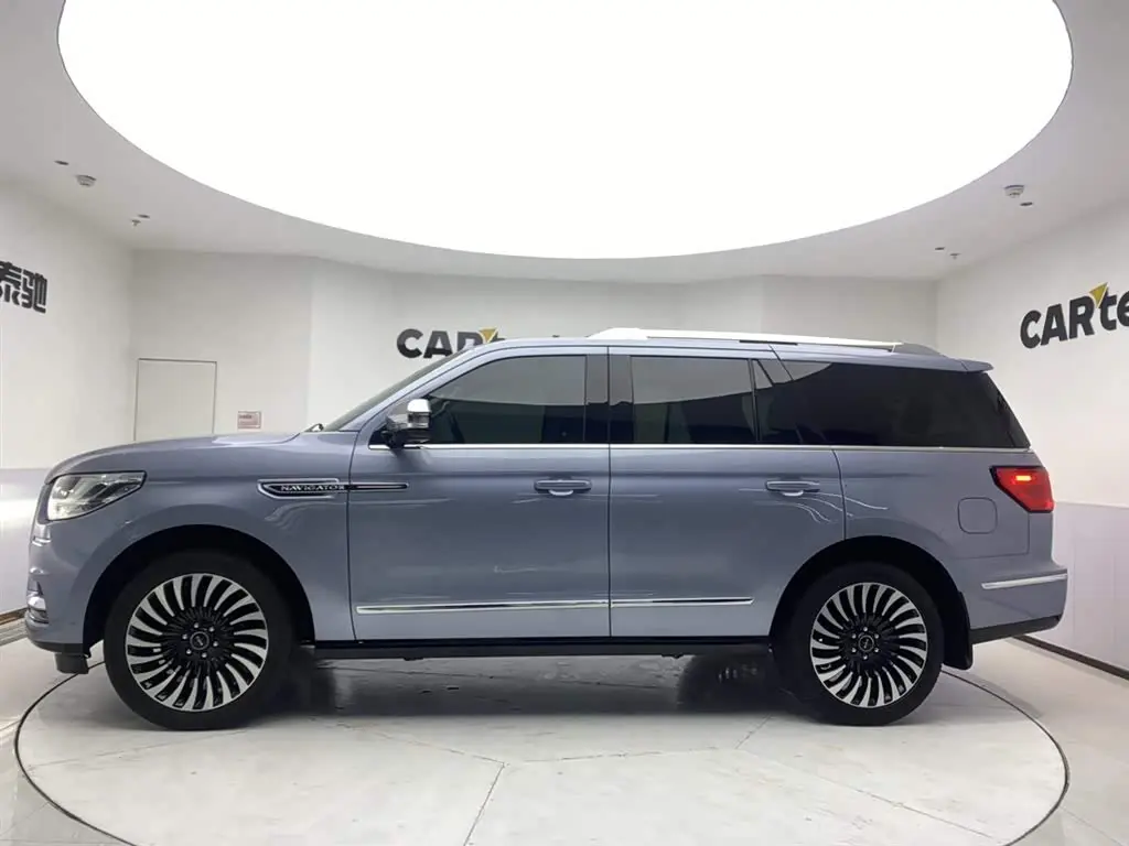 Lincoln Navigator 2023 — Şəkil 8/20