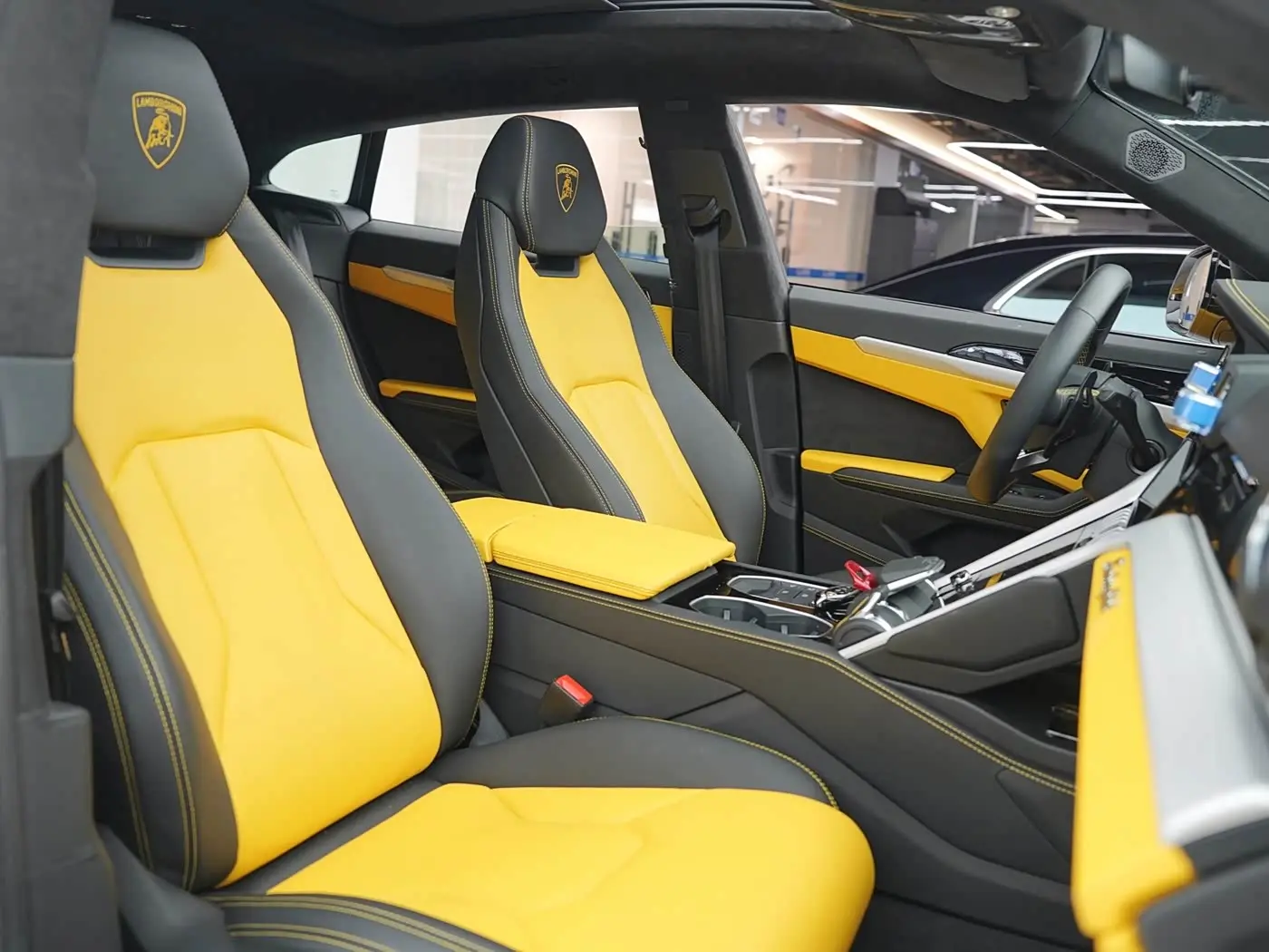 Lamborghini Urus 2022 — Фото 12/20