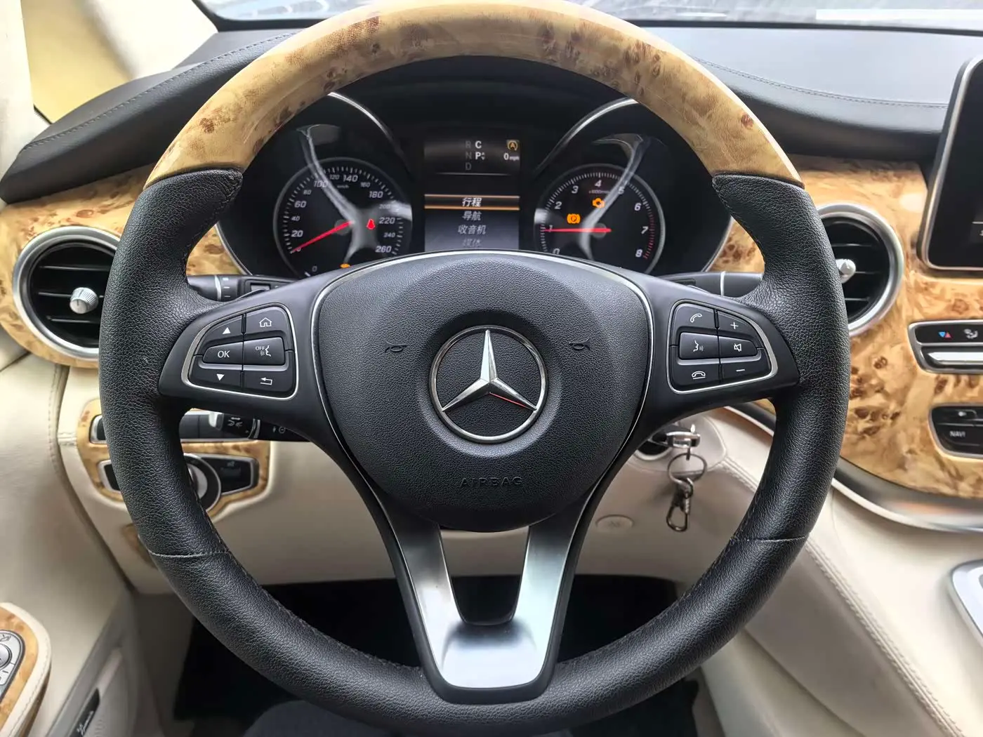 Mercedes-Benz V-Class 2020 — Фото 2/8