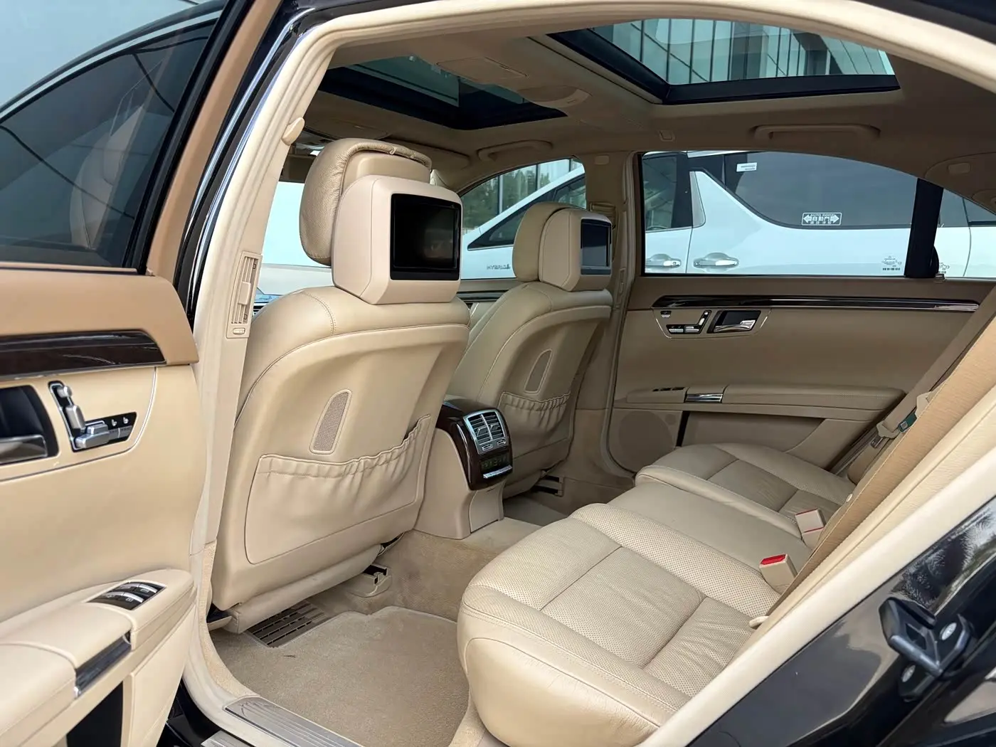 Mercedes-Benz S-Class 2012 — Photo 8/16