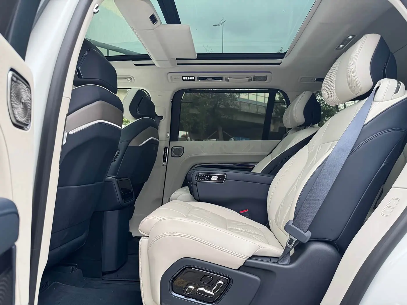 ZEEKR 9X 2025 — Photo 11/20