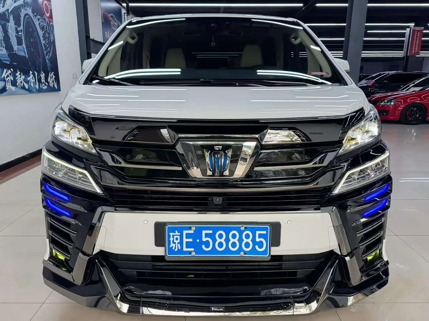 Toyota Vellfire 2023 — Фото 2/9
