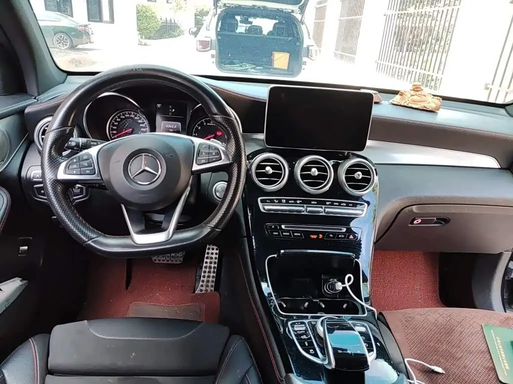 Mercedes-Benz GLC AMG 2018 — Фото 13/20
