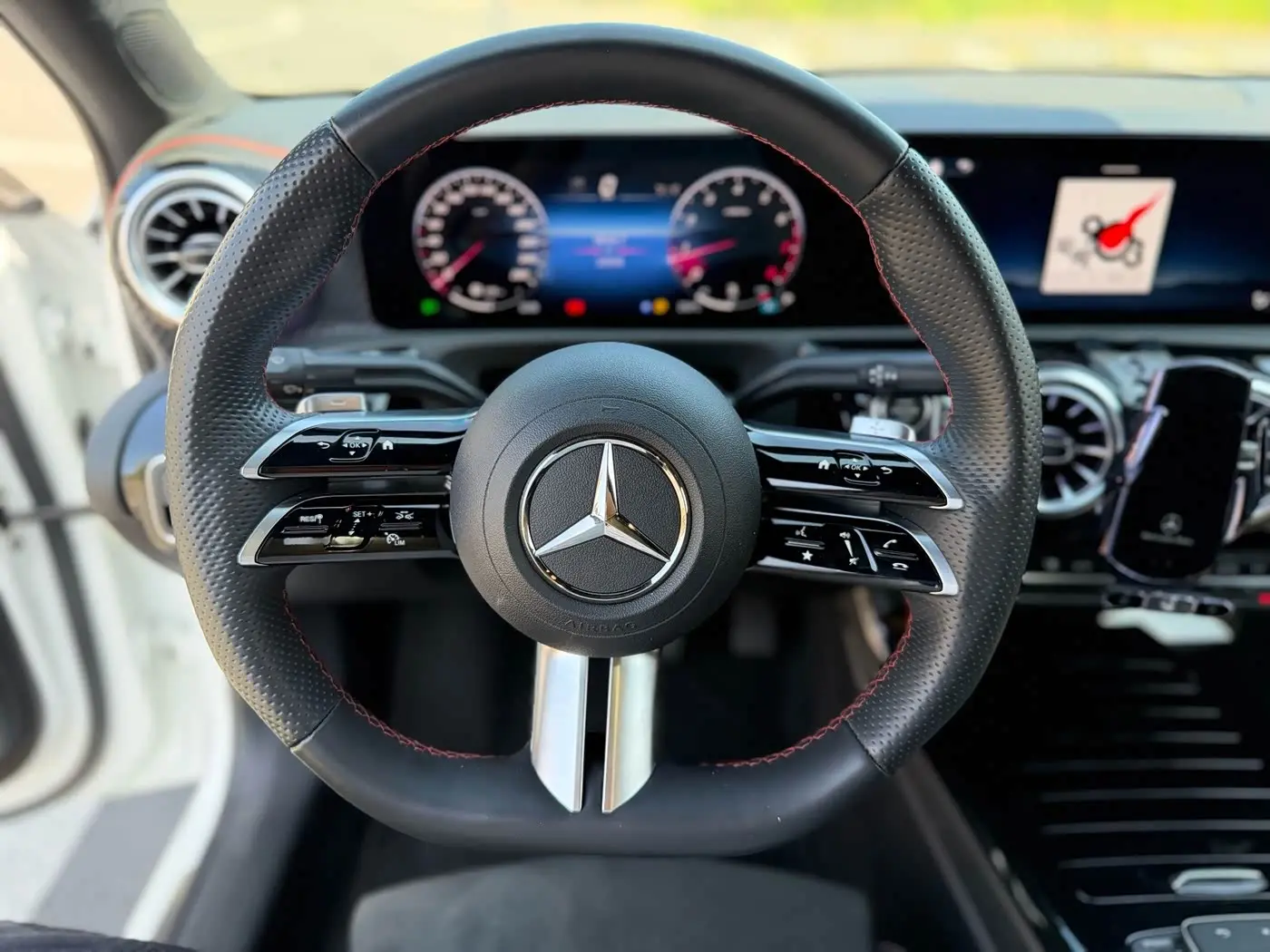 Mercedes-Benz A-Class 2023 — Фото 11/20