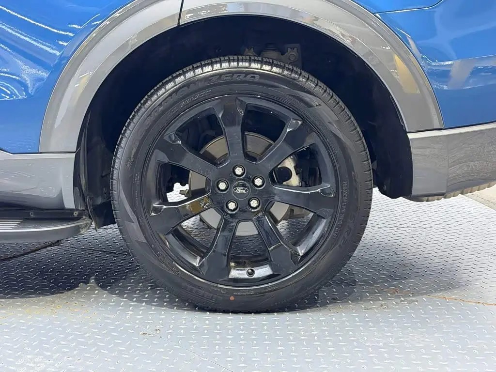 Ford Explorer 2020 — Photo 10/17