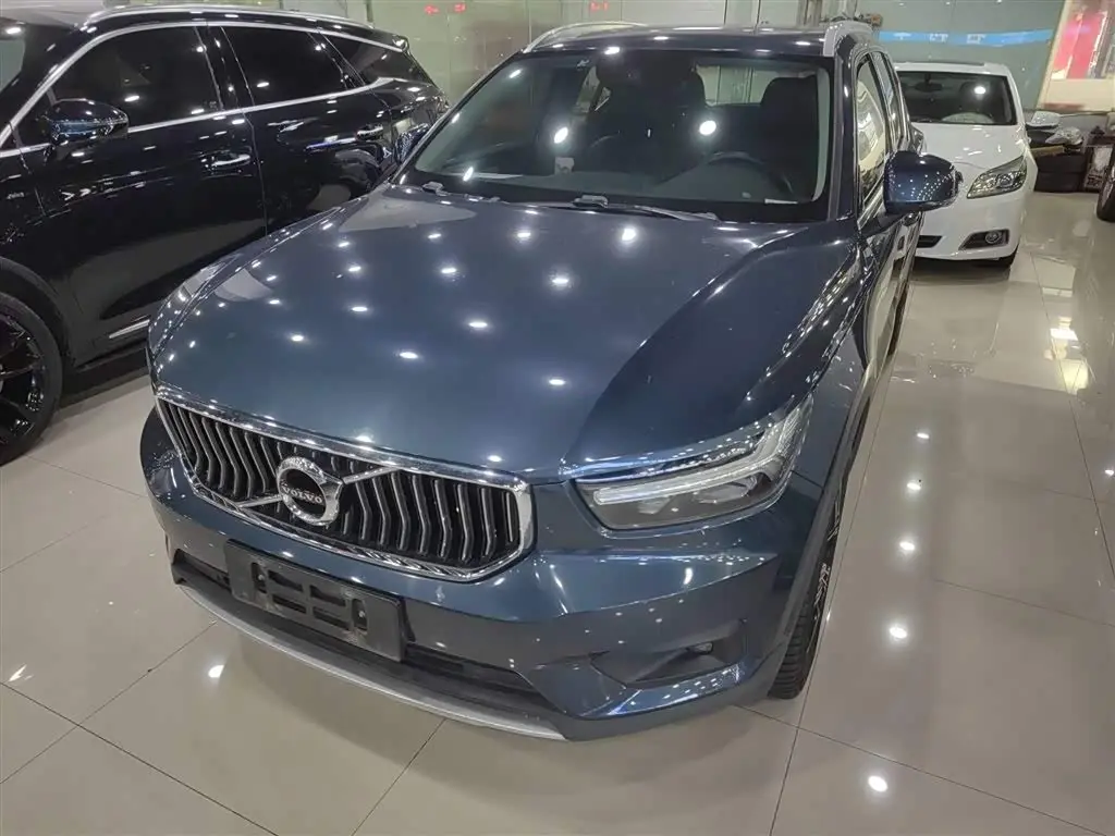 Volvo XC40 2020 — Фото 1/20