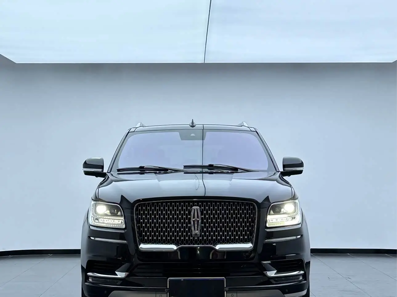 Lincoln Navigator 2021 — Photo 2/9