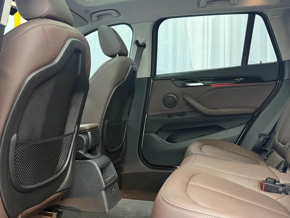 BMW X1 2021 — Photo 9/13