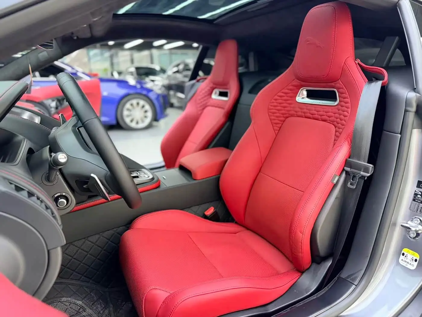 Jaguar F-TYPE 2024 — Photo 6/18