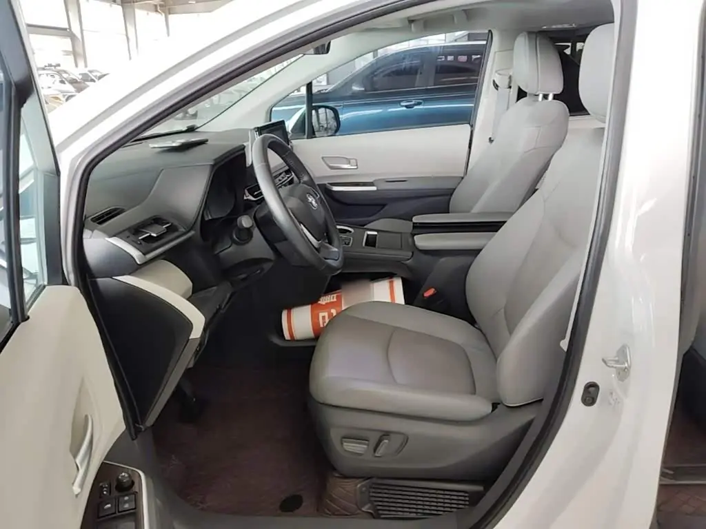 Toyota Sienna 2024 — Photo 10/19