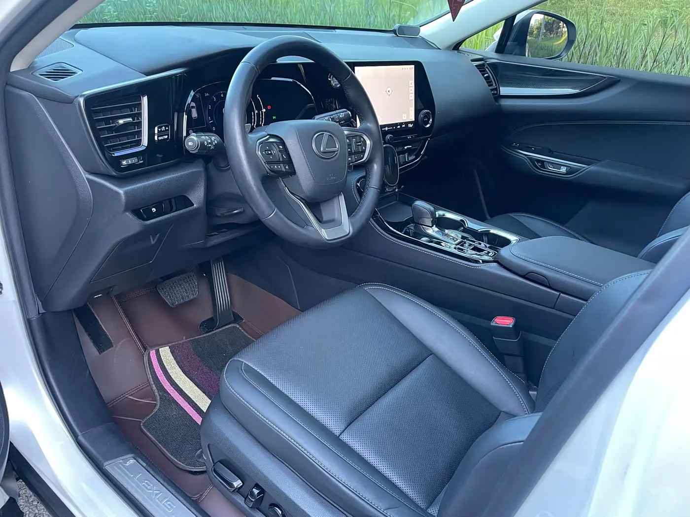 Lexus NX 2022 — Photo 7/9