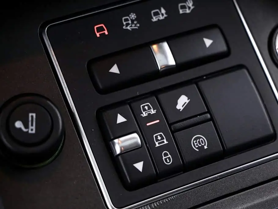 Land Rover Discovery 2016 — Photo 11/19