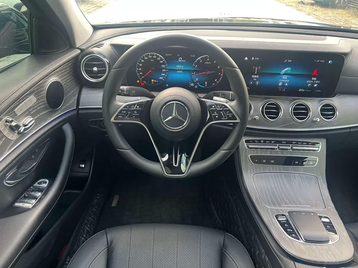 Mercedes-Benz E-Class 2021 — Photo 8/8