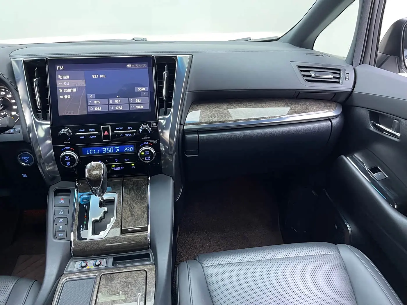 Toyota Alphard 2022 — Photo 5/12