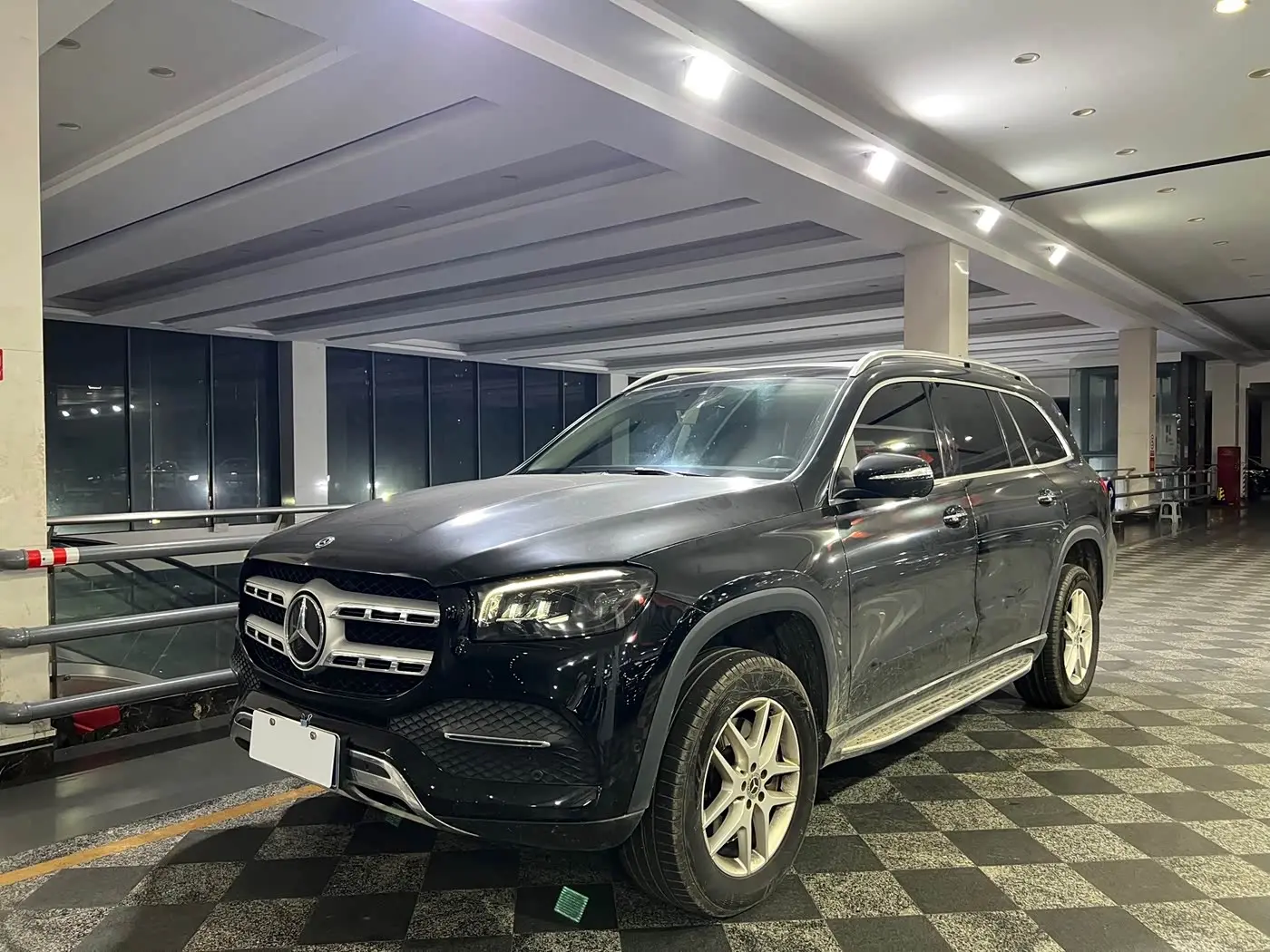 Mercedes-Benz GLS 2021 — Photo 1/9