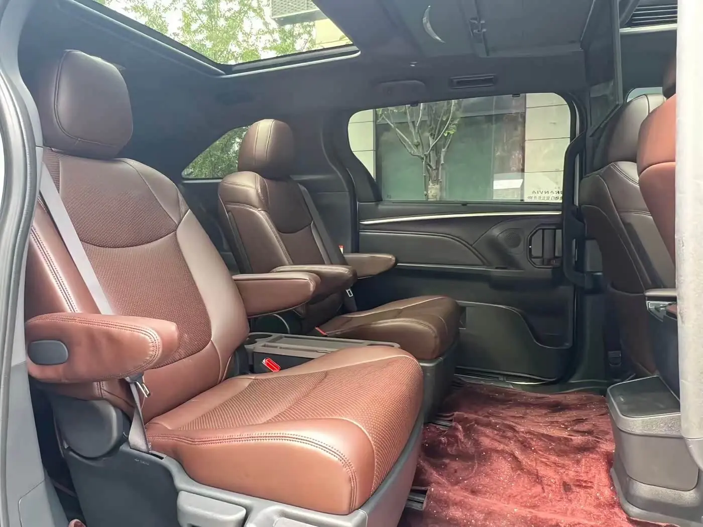 Toyota Granvia 2025 — Photo 10/20